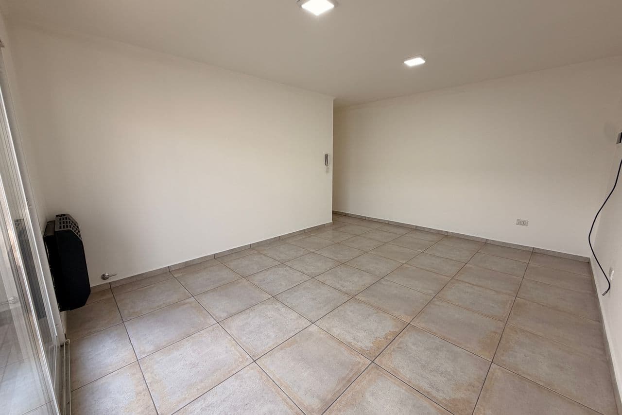 Ugalde al 100 - Depto PB — tandil (foto 2)