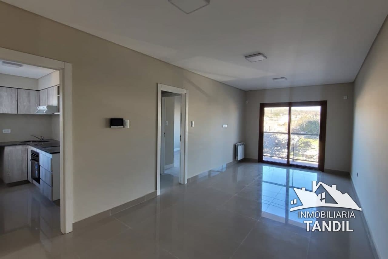 Departamento en alquiler en Semicentrico, Tandil — Avenida Perón al 1300 (foto 1 de 5)
