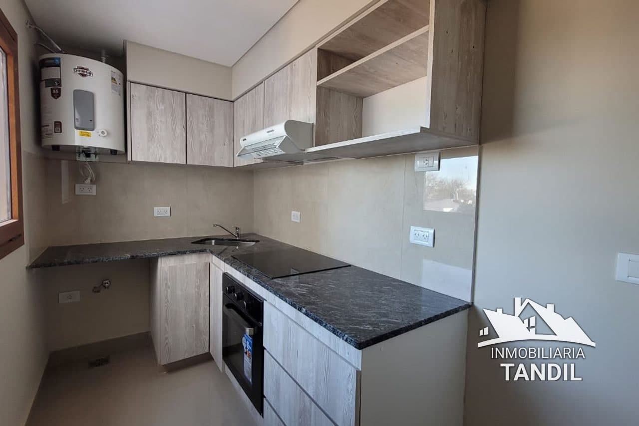 Departamento en alquiler en Semicentrico, Tandil — Avenida Perón al 1300 (foto 2 de 5)