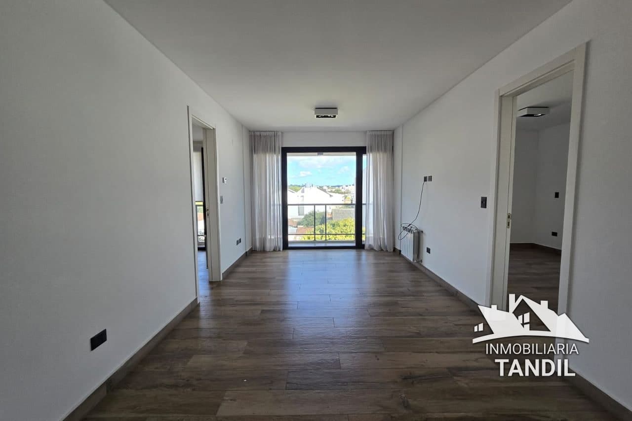 Departamento en alquiler en Cerrito, Tandil — Av. Avellaneda y Roca (foto 3 de 9)