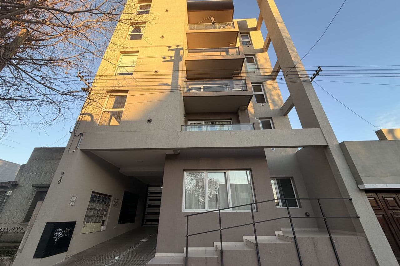 Av. Del Valle al 400